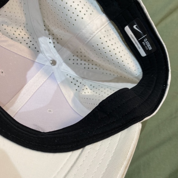 SOLD NIKE White Golf Cap - Picture 2 of 2